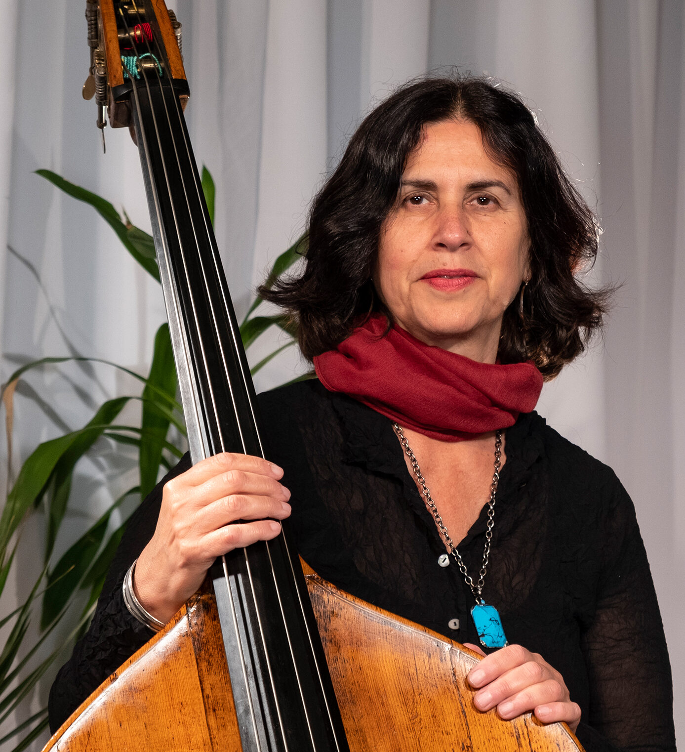 Daphna Sadeh and double bass, photo by Catherine Stewart